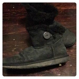Black mini bailey button uggs